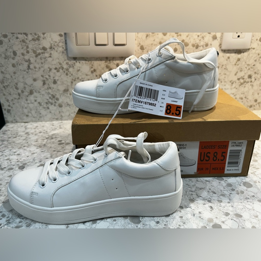 Steve Madden women’s leather sneakers NWT